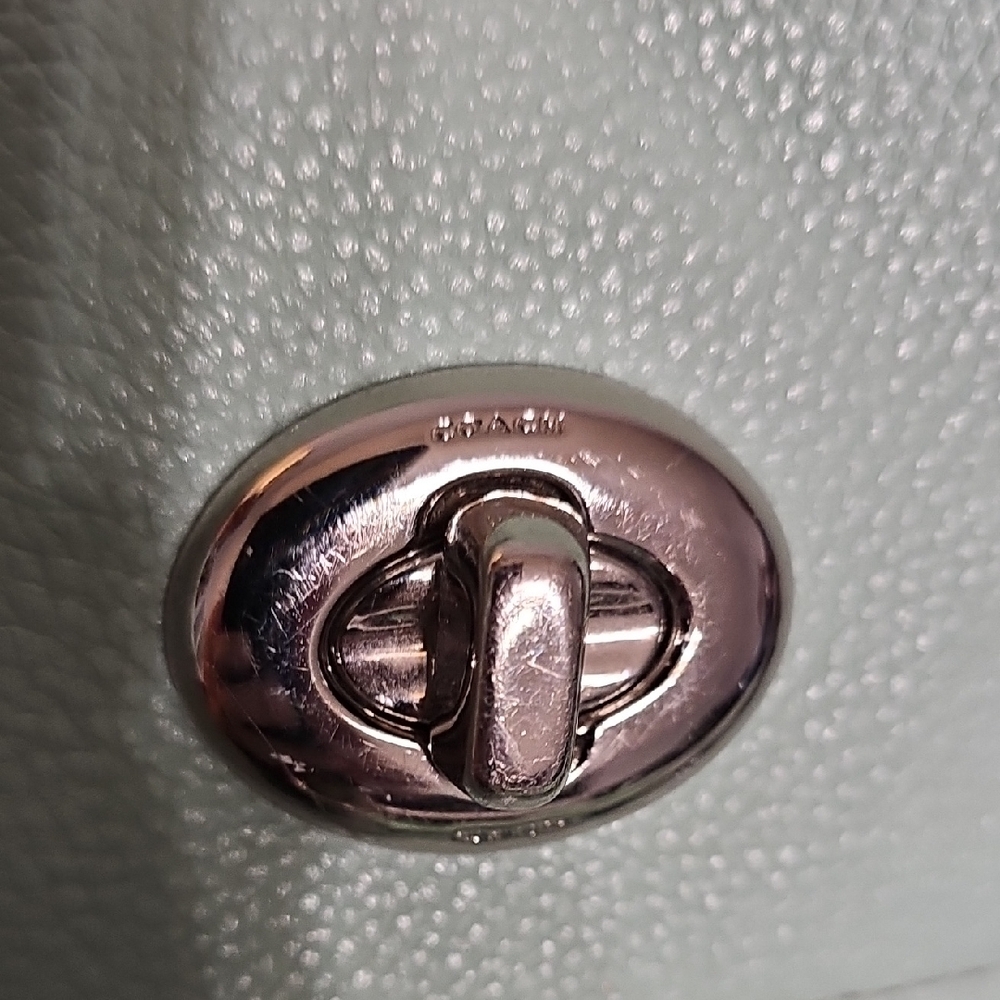 Coach Mint Green Leather Shoulder Bag with Turn-Lock - Picture 2 of 11